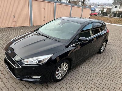 Schwarz Gebraucht 2016 Ford Focus ST-Line Limousine | 11.200 € (Fairer Preis)