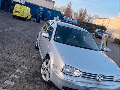 Grau Gebraucht 1998 VW Golf IV Kleinwagen | 1.850 € (Fairer Preis)