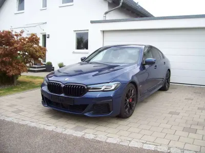 Gebraucht BMW 530 M Sport 286 PS (210 kW) 2023 Pytonicblau metallic Limousine