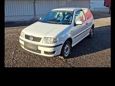 Gebraucht VW Polo 60 PS (44 kW) 2001 Weiß Limousine