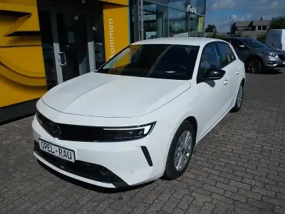 Gebraucht Opel Astra Edition 131 PS (96 kW) 2022 Jade weiss/arktis weiss Kleinwagen