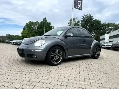 Gebraucht VW Beetle 102 PS (75 kW) 2010 Platinum grey metallic Kleinwagen