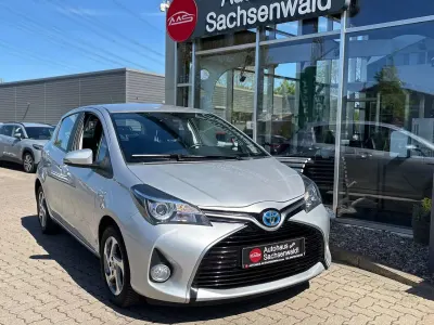 Gebraucht Toyota Yaris Hybrid Edition-S 75 PS (55 kW) 2017 Silver metallic Kleinwagen