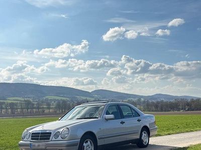 Gebraucht Mercedes E200 136 PS (100 kW) 1996 Silber Limousine