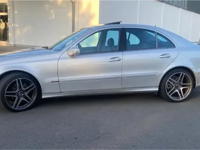 Gebraucht Mercedes E240 Avantgarde 177 PS (130 kW) 2004 Silber Limousine