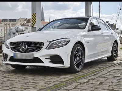 Gebraucht Mercedes C300e 306 PS (225 kW) 2019 Weiß Limousine