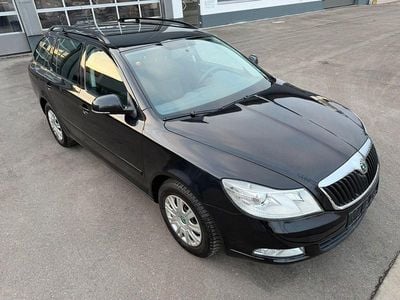 Schwarz Gebraucht 2011 Skoda Octavia Elegance Kombi | 5.900 € (Guter Preis)