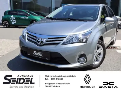Gebraucht Toyota Avensis Life 147 PS (108 kW) 2013 New medium silver Kombi