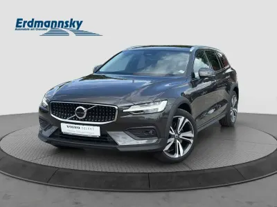 Gebraucht Volvo V60 CC 145 PS (106 kW) 2024 Kombi