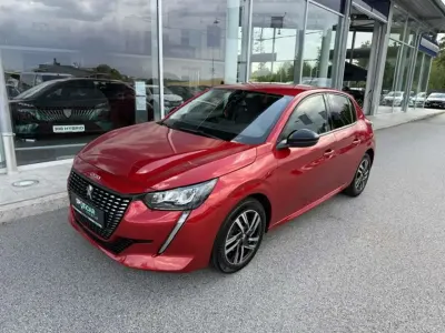 Gebraucht Peugeot 208 Allure 101 PS (74 kW) 2023 Elexir rot Kleinwagen