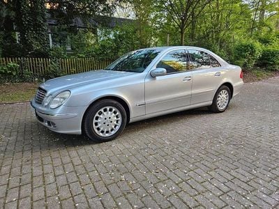 Second-hand Mercedes E220 Elegance 150 CP (110 kW) 2005 Argintiu Berlinǎ