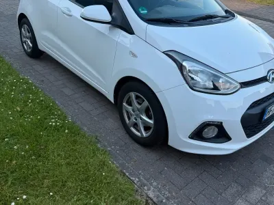 Gebraucht Hyundai i10 Edition 85 PS (62 kW) 2014 Weiß Kleinwagen