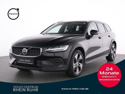 Schwarz onyx black / metallic Gebraucht 2024 Volvo V60 CC Plus Kombi | 37.990 € (Fairer Preis)