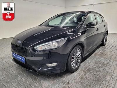 Schwarz (shadowschwarzmet.) Gebraucht 2018 Ford Focus ST-Line Limousine | 15.400 € (Fairer Preis)
