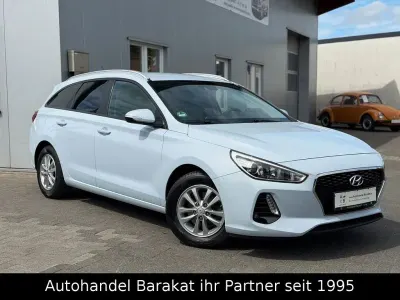 Gebraucht Hyundai i30 Select 120 PS (88 kW) 2018 Clean slate / met Kombi