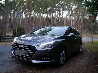 Gebraucht Hyundai i40 Premium 141 PS (103 kW) 2015 Grau Kombi