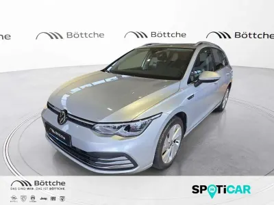 Gebraucht VW Golf VIII Style 131 PS (96 kW) 2022 Reflexsilber metallic Kombi