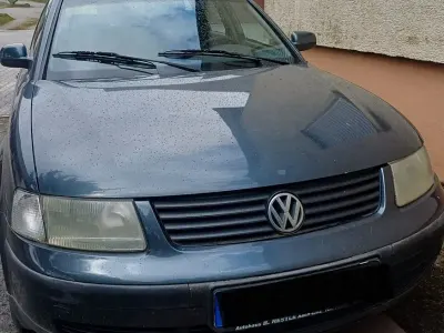 Używany VW Passat Basis 110 KM (80 kW) 1999 Czarny Kombi