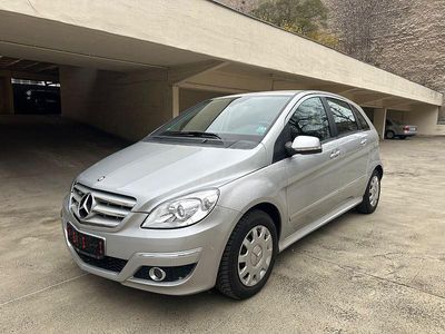 Gebraucht Mercedes B180 116 PS (85 kW) 2011 Silber Van / Kleinbus