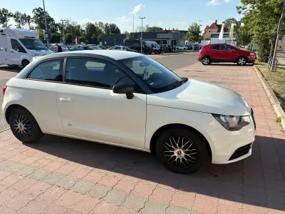 Gebraucht Audi A1 105 PS (77 kW) 2011 Weiß Kleinwagen