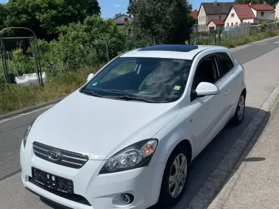 Gebraucht Kia Ceed 126 PS (92 kW) 2009 Weiß Kleinwagen
