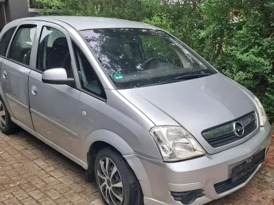 Gebraucht Opel Meriva 90 PS (66 kW) 2010 Silber Van / Kleinbus