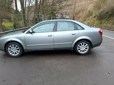 Gebraucht Audi A4 Basis 101 PS (74 kW) 2002 Silber Limousine