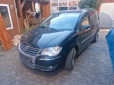Gebraucht VW Touran 150 PS (110 kW) 2026 Schwarz Van / Kleinbus