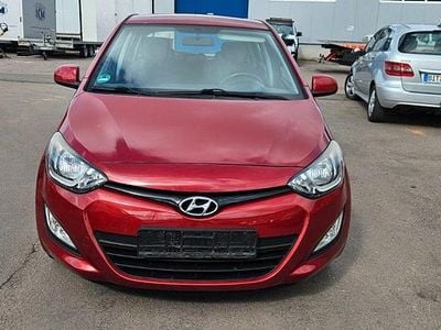Gebraucht Hyundai i20 Style 101 PS (74 kW) 2013 Rot Kleinwagen