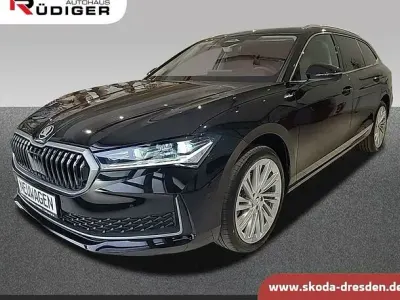Gebraucht Skoda Superb LAURIN & KLEMENT 150 PS (110 kW) 2022 Schwarz Kombi