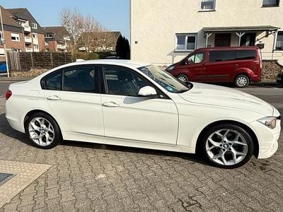 Gebraucht BMW 320 Sport Line 184 PS (135 kW) 2012 Weiß Limousine