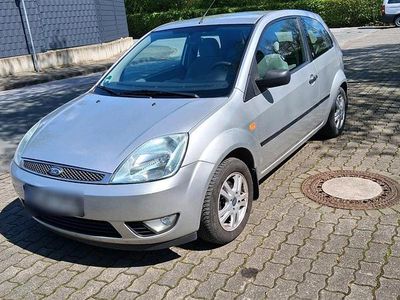 Usata Ford Fiesta Ghia 80 CV (58 kW) 2003 Argento Utilitaria