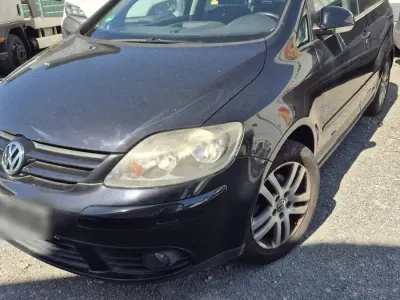 Second-hand VW Golf V 102 CP (75 kW) 2007 Negru Hatchback