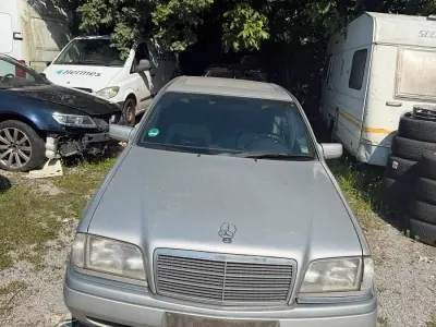 Gebraucht Mercedes C180 122 PS (89 kW) 1993 Silber Limousine