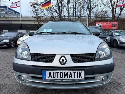 Silber Gebraucht 2002 Renault Clio II Limousine | 1.990 € (Etwas zu teuer)