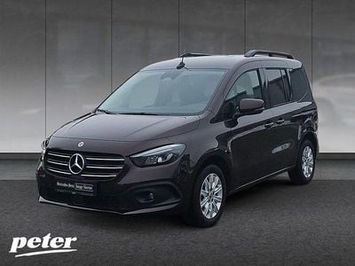 Gebraucht Mercedes T180 Progressive 116 PS (85 kW) 2025 Rot Van / Kleinbus