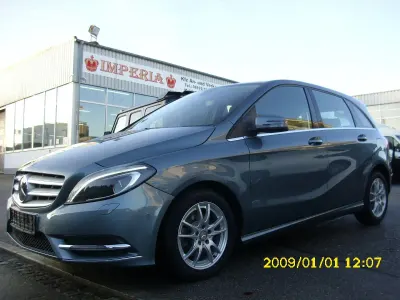 Gebraucht Mercedes B200 156 PS (114 kW) 2015 Blau Kleinwagen