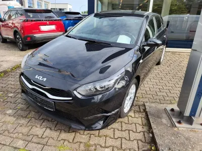 Używany Kia Ceed Vision 140 KM (102 kW) 2024 Czarny Hatchback