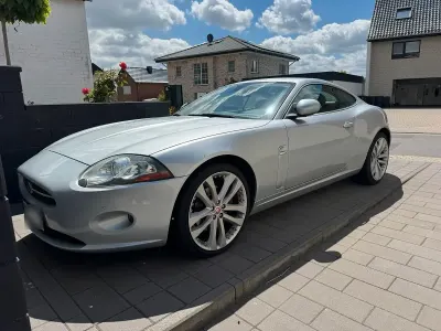 Gebraucht Jaguar XK 258 PS (189 kW) 2009 Silber Coupé