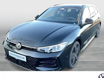 Gebraucht VW Passat R-line 150 PS (110 kW) 2025 Grenadillschwarz metallic Kombi