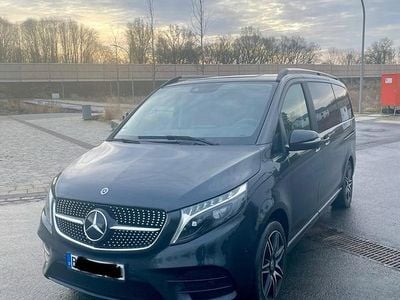 Grau Gebraucht 2023 Mercedes V250 Edition Van / Kleinbus | 57.599 € (Fairer Preis)