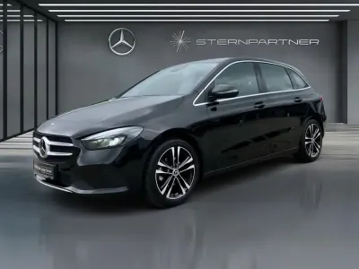 Gebraucht Mercedes B180 136 PS (100 kW) 2019 Kosmosschwarz metallic Van / Kleinbus