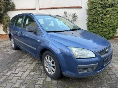 Usado Ford Focus Ghia 116 CV (85 kW) 2005 Azul Familiar