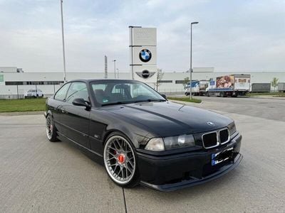 BMW 323