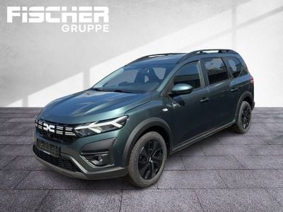 Neu Dacia Jogger Expression 101 PS (74 kW) 2025 Grün Van / Kleinbus
