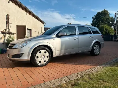 Gebraucht Opel Astra 110 PS (80 kW) 2010 Silber Kombi