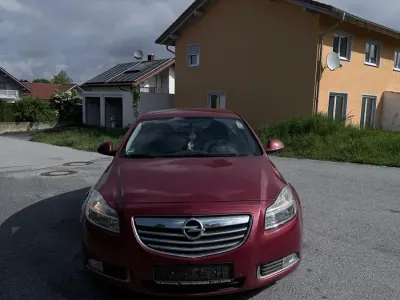 Używany Opel Insignia 160 KM (117 kW) 2010 Czerwony Sedan/Limuzyna