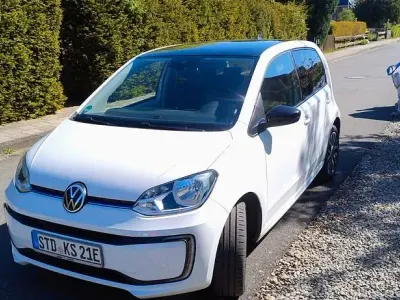 Używany VW e-up! Style 61 kW (83 KM) 2021 Biały Hatchback