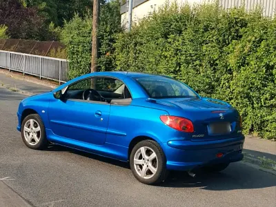 Gebraucht Peugeot 206 CC 109 PS (80 kW) 2005 Blau Cabrio