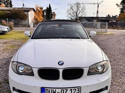 Weiß Gebraucht 2011 BMW 123 Cabriolet Sport Line Cabrio | 7.400 €
